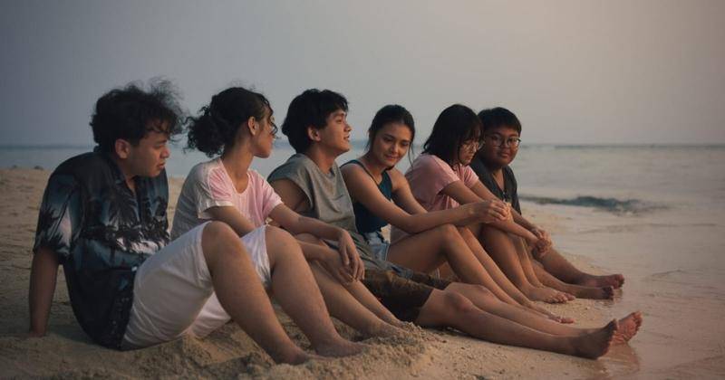 Dok. Mandela Pictures & Cerita Films/1 Kakak 7 Ponakan